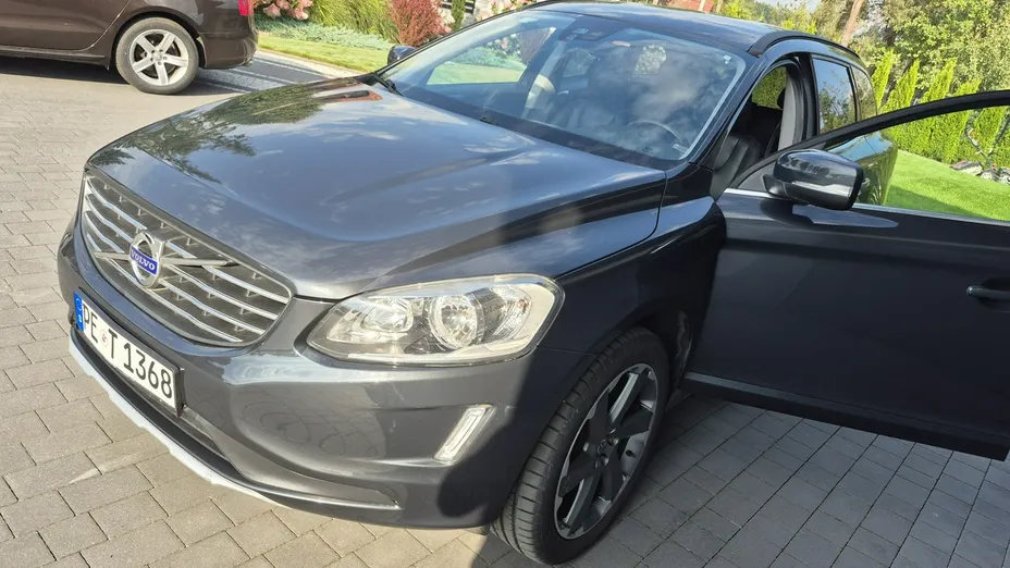 VOLVO XC60 -