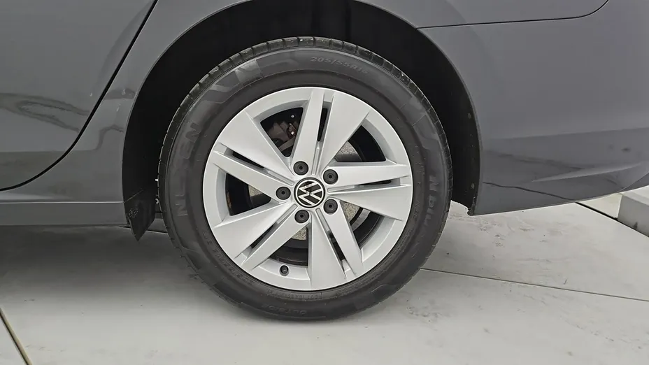 VOLKSWAGEN Golf -