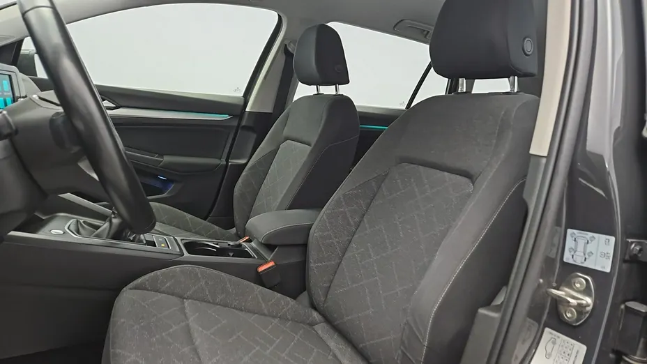 VOLKSWAGEN Golf -
