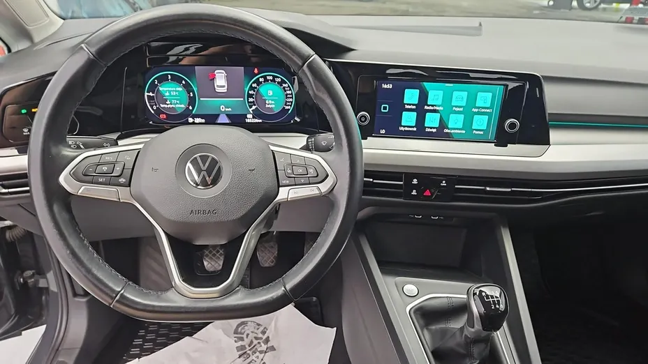 VOLKSWAGEN Golf -