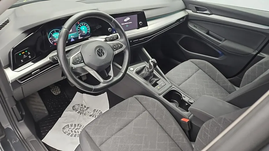 VOLKSWAGEN Golf -