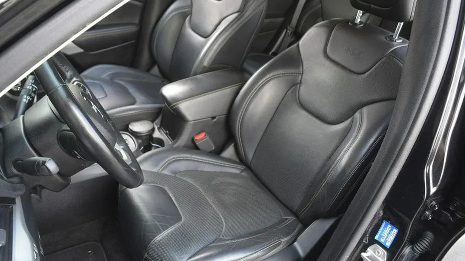 JEEP Cherokee -