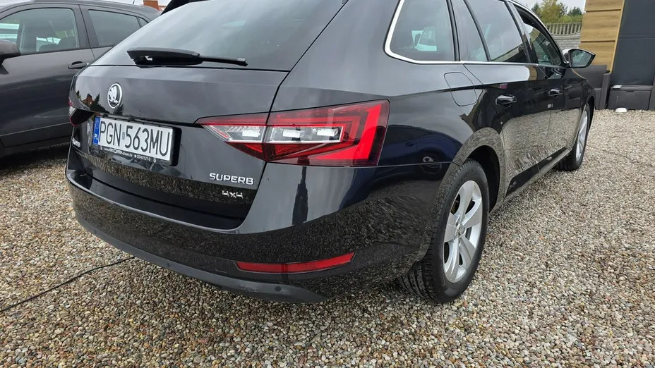 SKODA Superb -