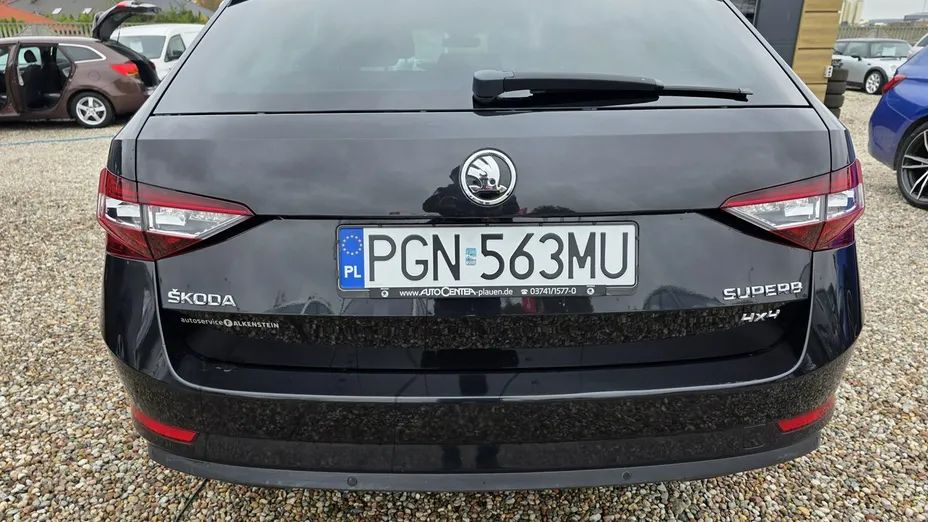 SKODA Superb -