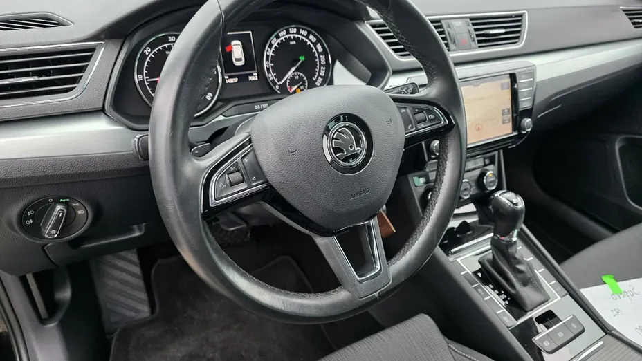 SKODA Superb -