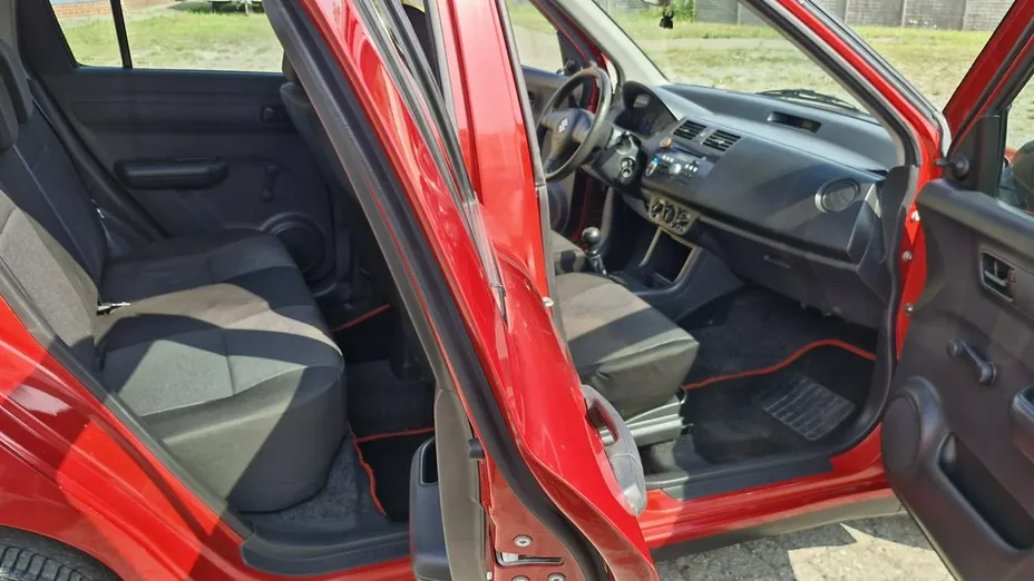 SUZUKI Swift -
