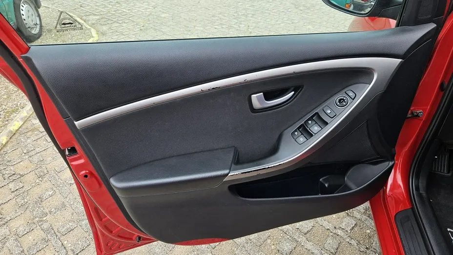 HYUNDAI i30 -