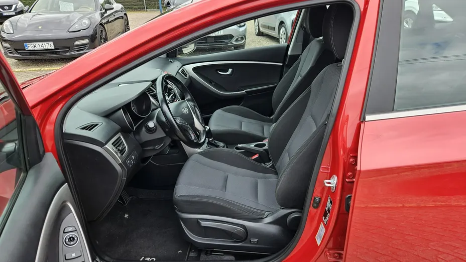 HYUNDAI i30 -
