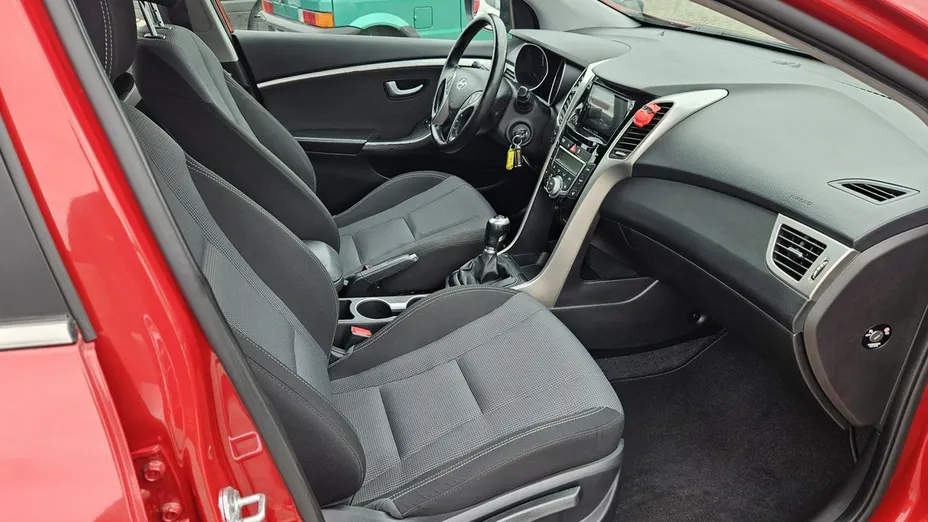 HYUNDAI i30 -