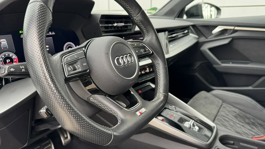 AUDI S3 -