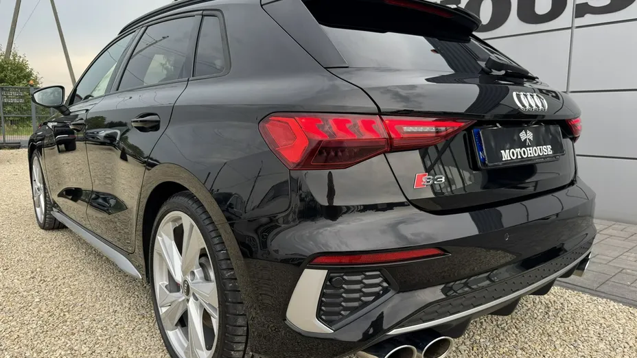 AUDI S3 -