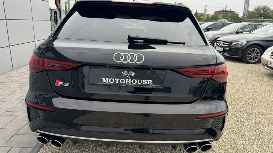 AUDI S3 -