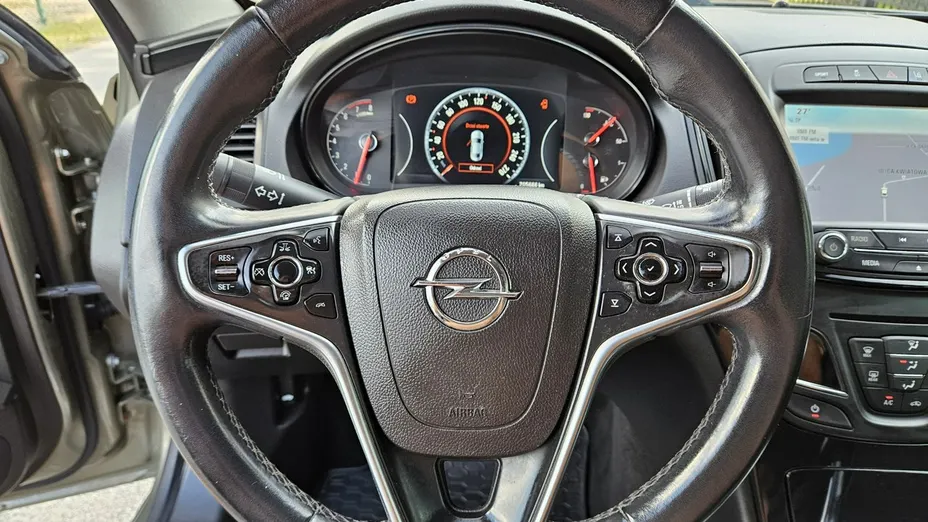 OPEL Insignia -
