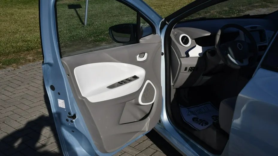 RENAULT ZOE -