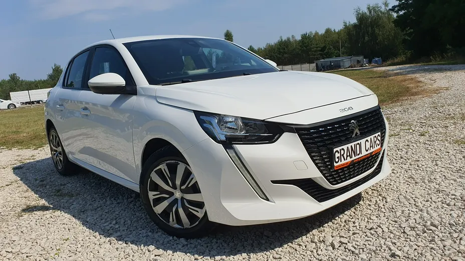 PEUGEOT 208 -