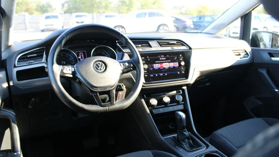 VOLKSWAGEN Touran -
