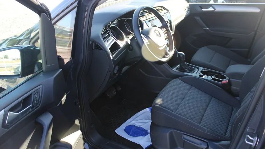 VOLKSWAGEN Touran -