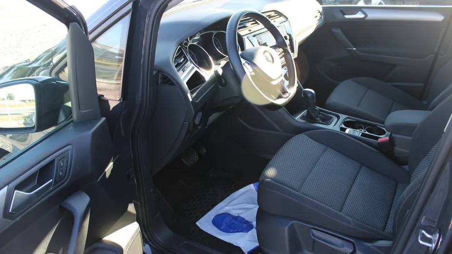 VOLKSWAGEN Touran -