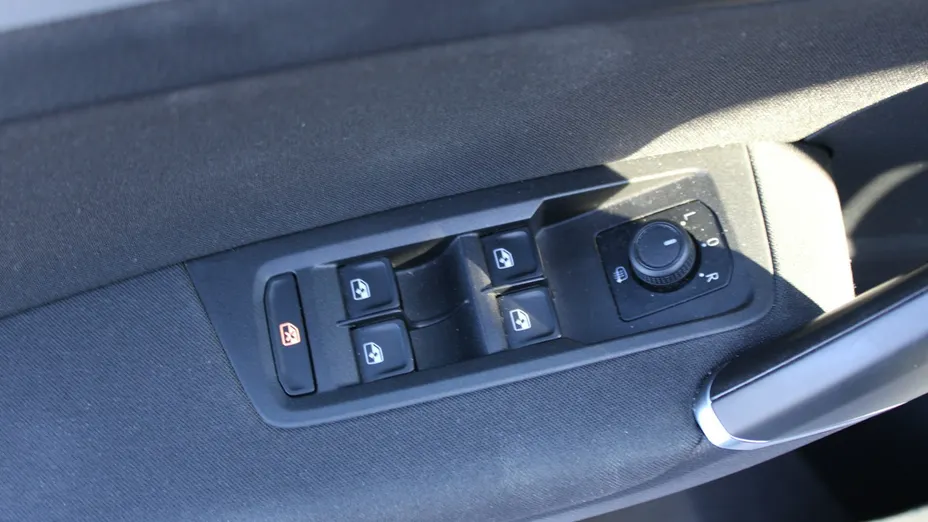 VOLKSWAGEN Touran -