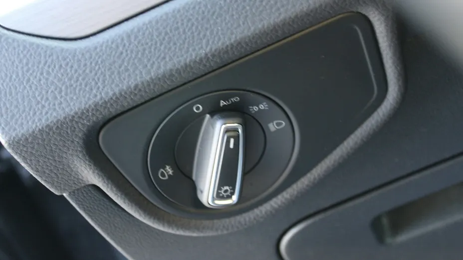 VOLKSWAGEN Touran -