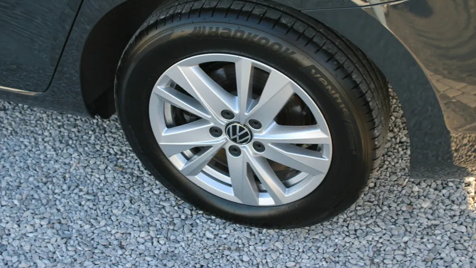 VOLKSWAGEN Touran -