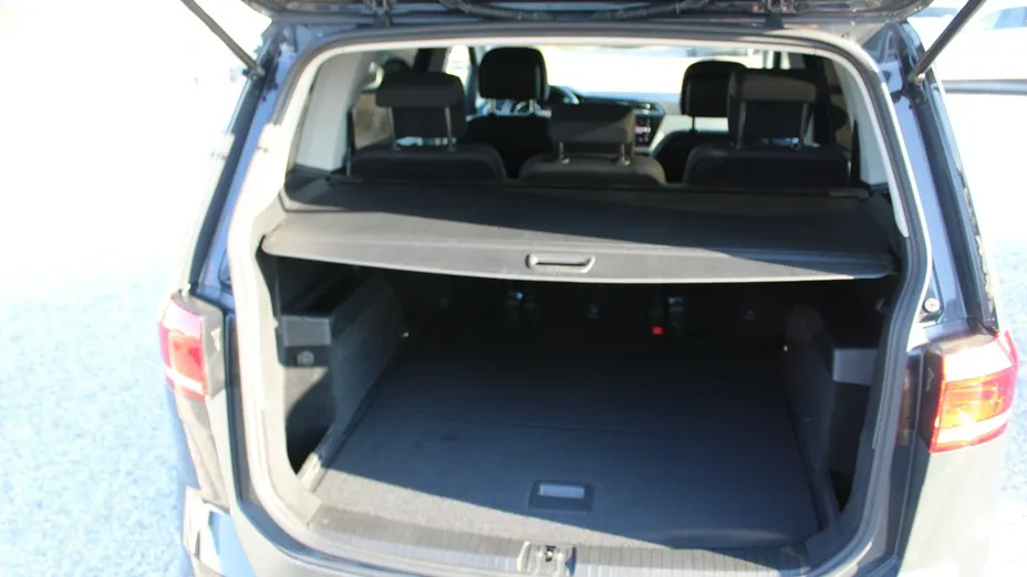 VOLKSWAGEN Touran -