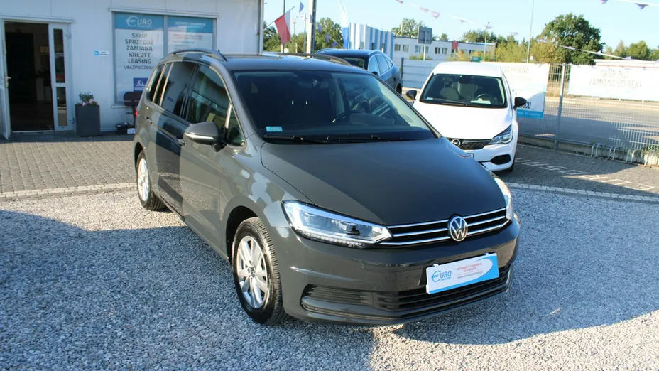 VOLKSWAGEN Touran -
