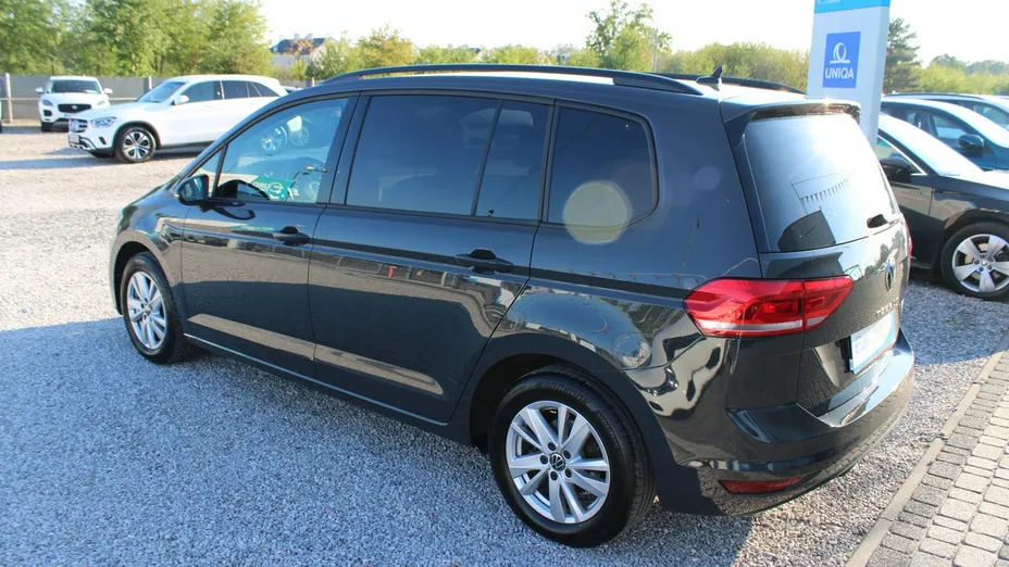 VOLKSWAGEN Touran -