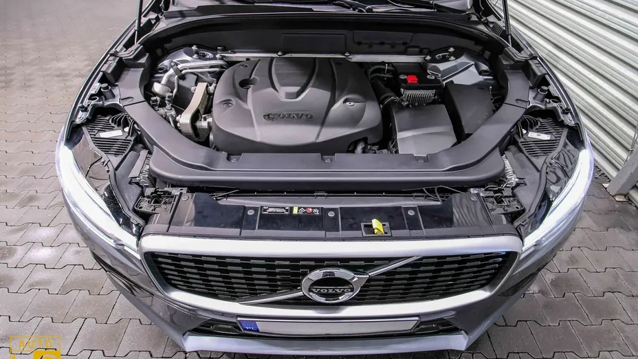 VOLVO XC60 -