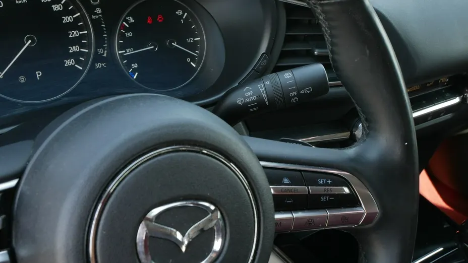 MAZDA CX-30 -