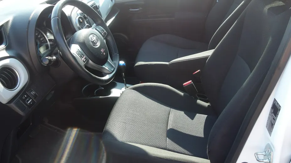 TOYOTA Yaris -