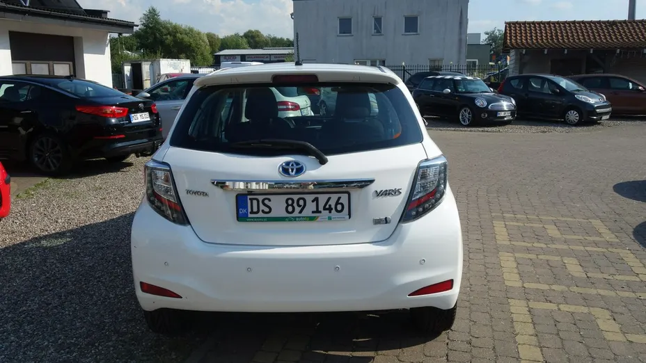 TOYOTA Yaris -