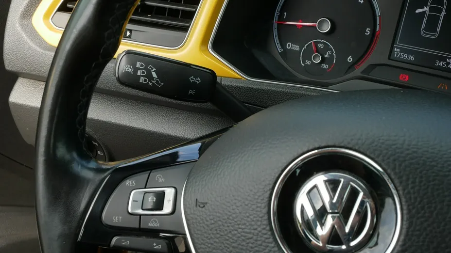 VOLKSWAGEN T-ROC -
