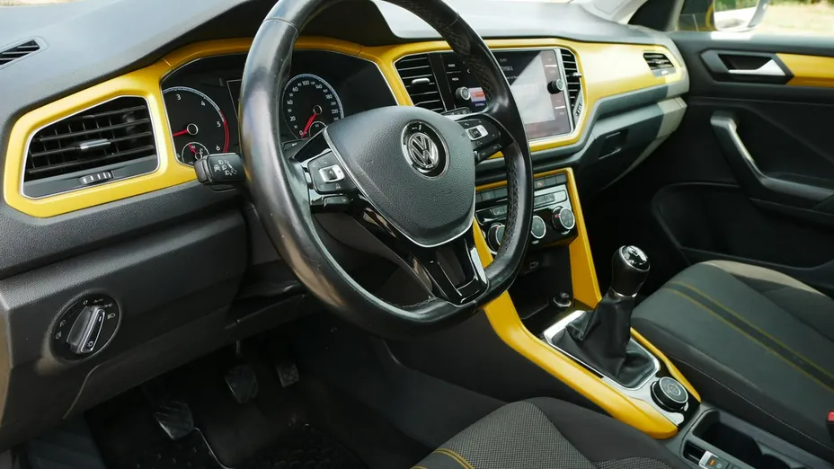 VOLKSWAGEN T-ROC -