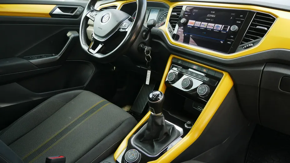 VOLKSWAGEN T-ROC -