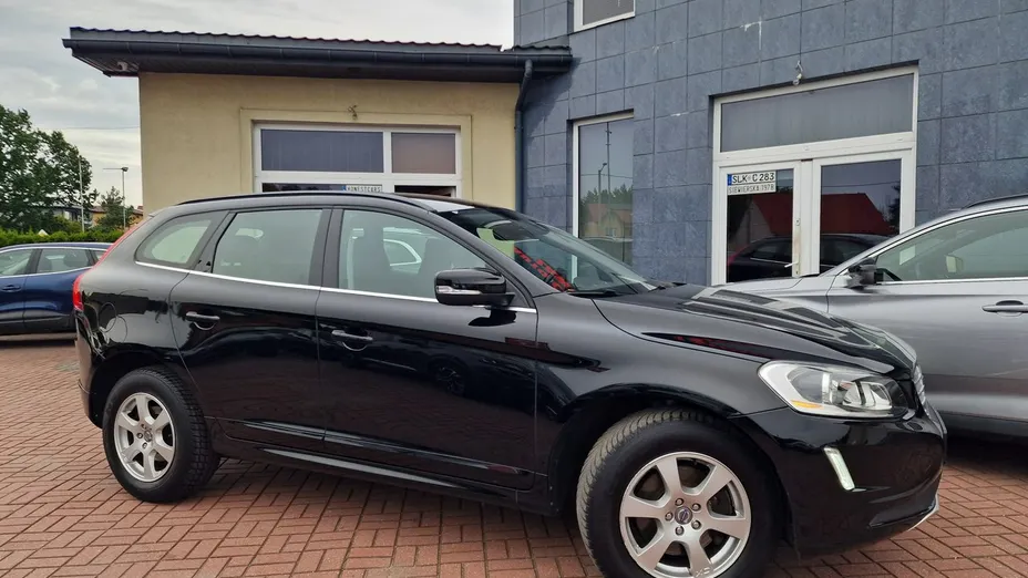 VOLVO XC60 -