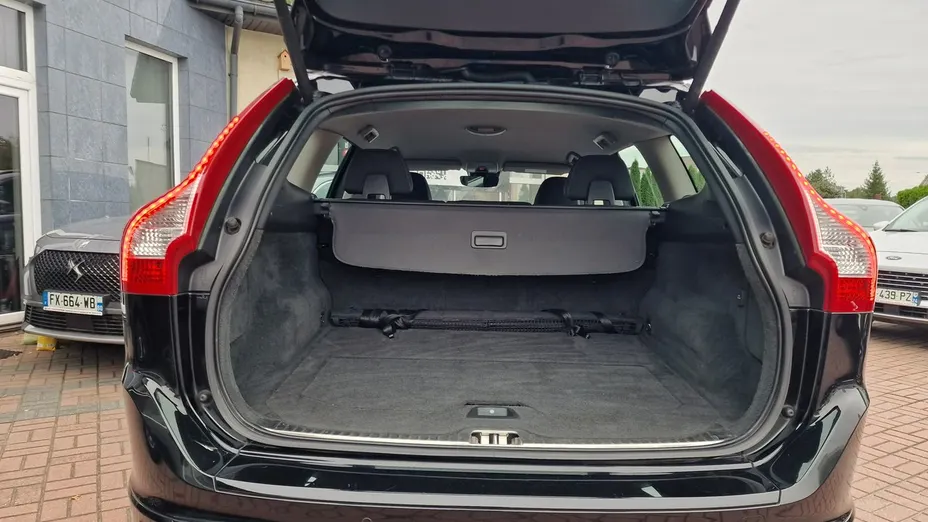 VOLVO XC60 -