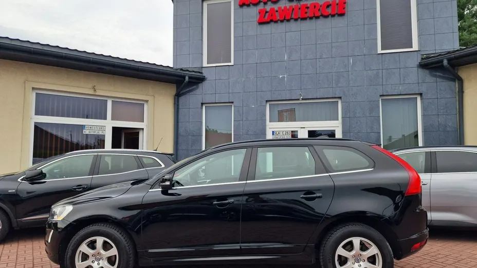 VOLVO XC60 -