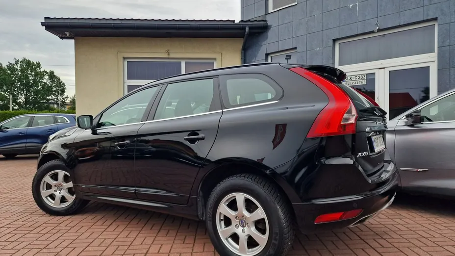 VOLVO XC60 -