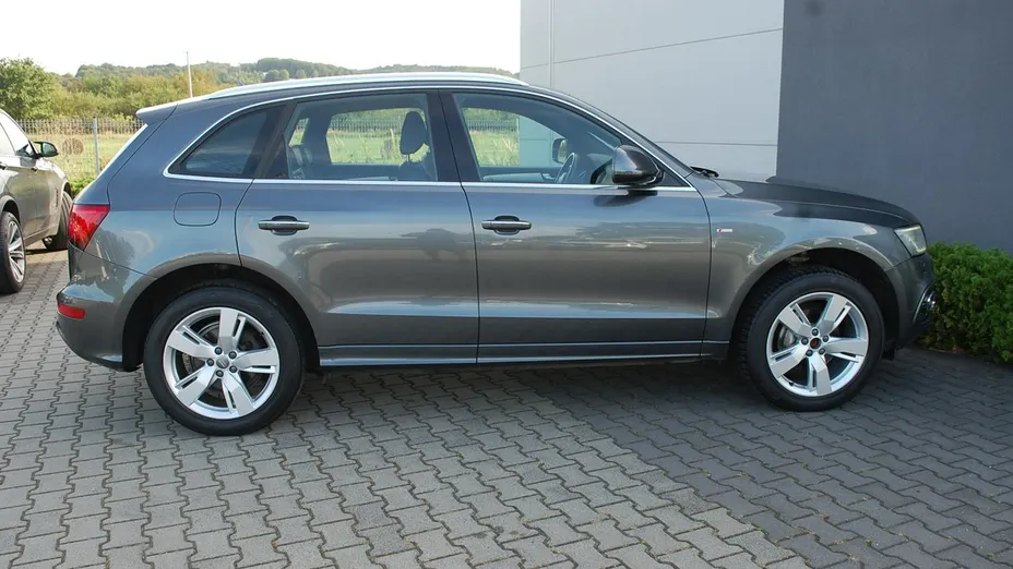 AUDI Q5 -