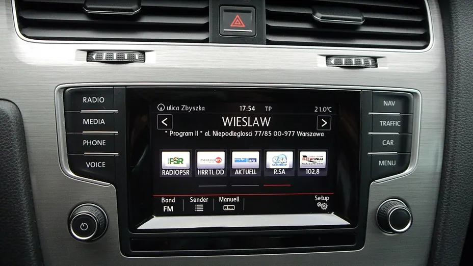 VOLKSWAGEN Golf -