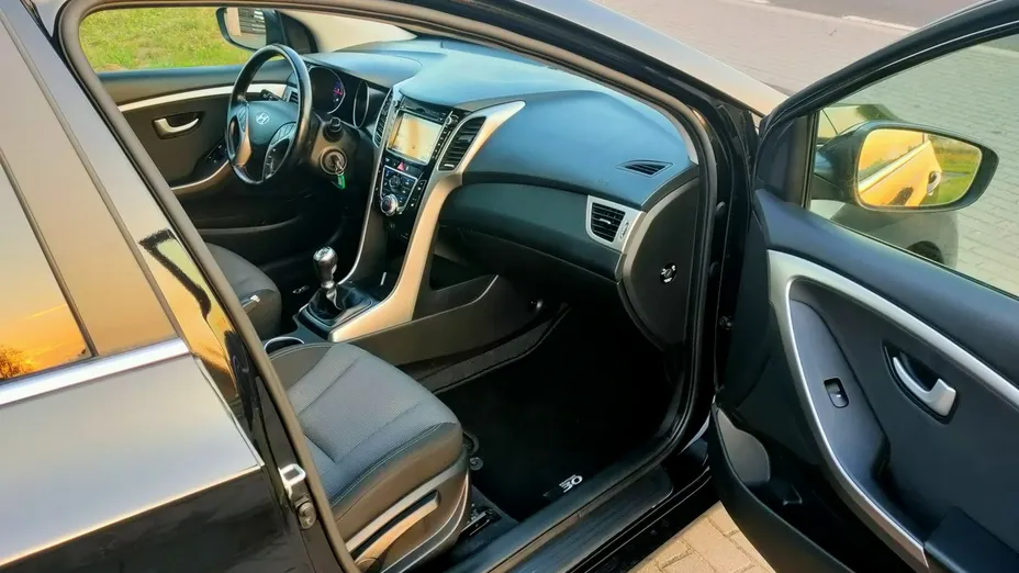 HYUNDAI i30 -