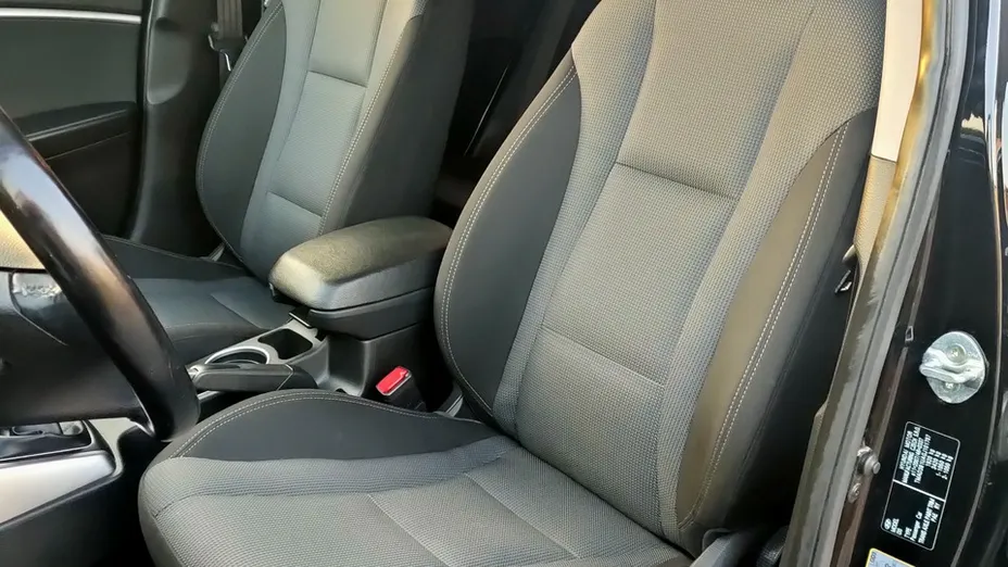 HYUNDAI i30 -