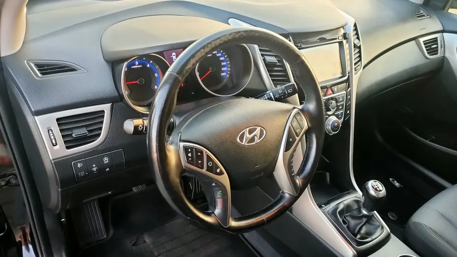HYUNDAI i30 -