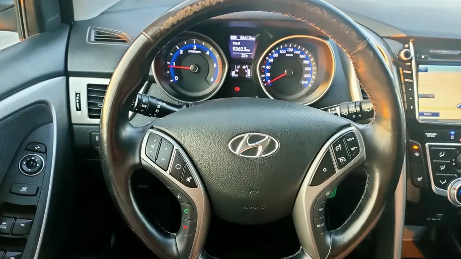 HYUNDAI i30 -