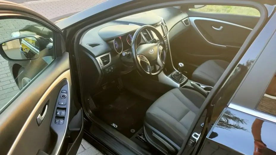 HYUNDAI i30 -