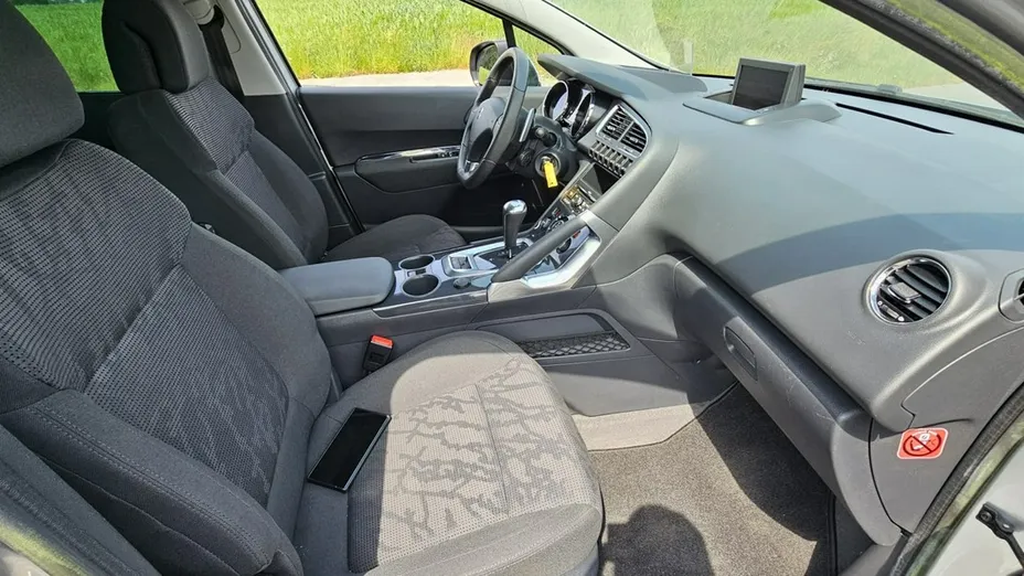PEUGEOT 3008 -