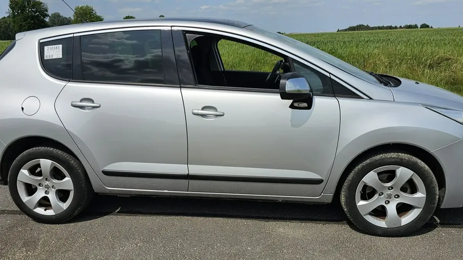 PEUGEOT 3008 -