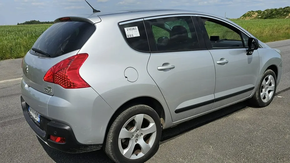 PEUGEOT 3008 -