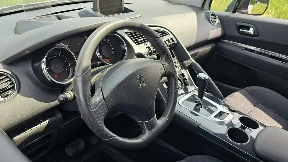 PEUGEOT 3008 -